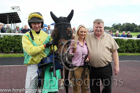 01st Itshard To No ( 4 , yellow and emerald green diabolo ) and N. McParlan (5) - Trainer : S. McParlan - Owner : S. McParlan