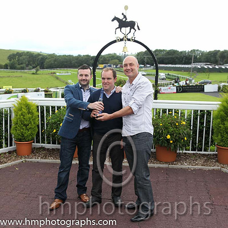 01st Mr Mulliner ( 6 , maroon, white chevron ) and D.R. Fox (3) - Trainer : Mark Michael McNiff - Owner : Mrs M Carton