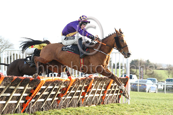 1 Karen's Gift (4 ,purple, yellow sash ), Jockey - J P O'Sullivan ,Trainer - P J Rothwell
