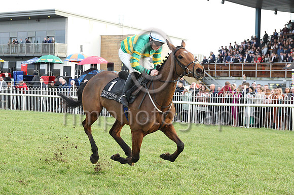 1 Limerick Lace (1 ,emerald green and orange hoops ), Jockey - L P Dempsey ,Trainer - G P Cromwell