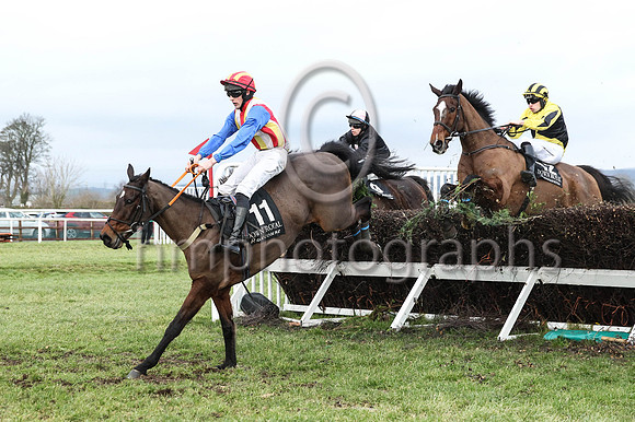 1 Wee Small Hours (11 ,red, white and yellow stripes ), Jockey - D P Maxwell ,Trainer - M Rice