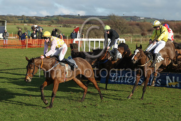 01st Speranza Wilde (18,yelllow, black braces) ridden by J L Scallan, trained by Susan O'Gorman and owned by Donal Patrick O'Gorman winners of the Kingsfield Haylage Maiden Race for 5 year old mares a