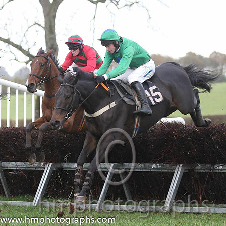 04 The Mull and Derek O'Connor - - 04th (15 ,emerald green, royal blue diamond ) Trainer - William J McLernan