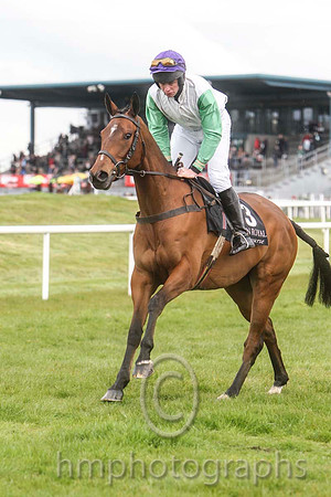 01 Tammys Hill & Mr J J Smyth - winner (3,white, emerald green sleeves ) - FT8E3054-5