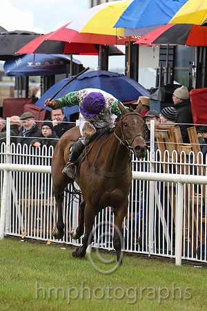 01 Tammys Hill & Mr J J Smyth - winner (3,white, emerald green sleeves ) - FT8E3084-33