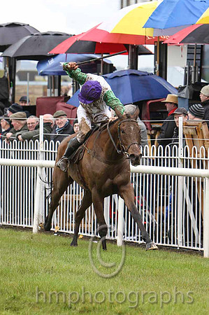 01 Tammys Hill & Mr J J Smyth - winner (3,white, emerald green sleeves ) - FT8E3083-32