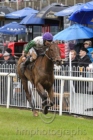 01 Tammys Hill & Mr J J Smyth - winner (3,white, emerald green sleeves ) - FT8E3085-34