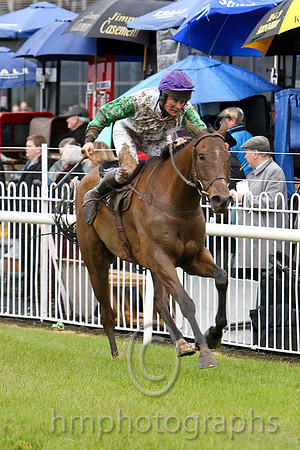 01 Tammys Hill & Mr J J Smyth - winner (3,white, emerald green sleeves ) - FT8E3086-35