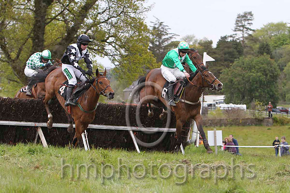 01 HUDDER GHAN & J P McKeown - winner (4, black, white chevrons) & 08 LITTLE LUV &  M J O'Hare - PU (6, green, white chevron) - FT8E4302-13