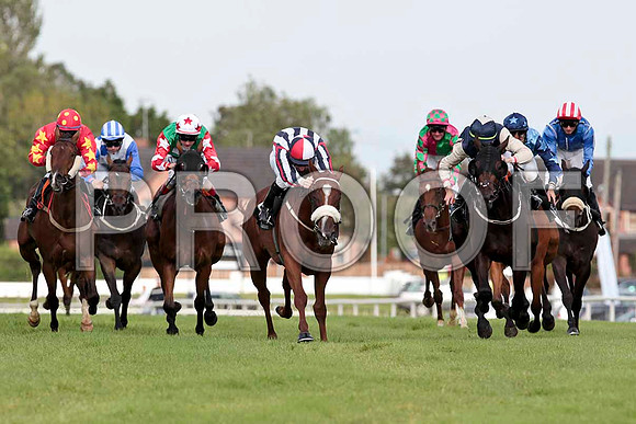 Le Rouge Alex (3rd from right) in the lead - CU2D9544-e