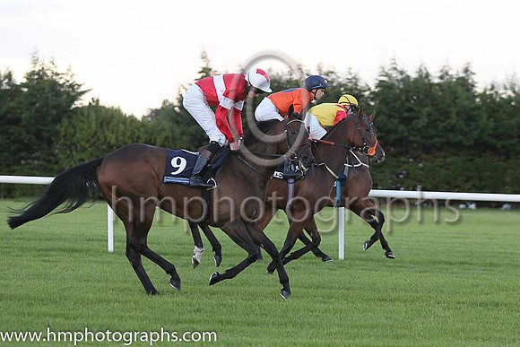3rd Seanie ( 9 ) - red, white hoop ( Connor King ) : Trainer - David Marnane