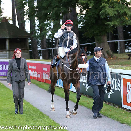 1st Kelinni ( 2 ) - black, white seams ( Gary Halpin ) : Trainer - Kevin Ryan