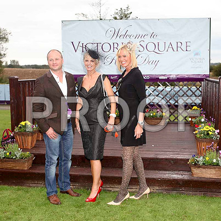 Hugh Black Manager of Victoria Square and Alison Campbell with a finalist in the Best Dressed Lady Competition - IMG_9586-e