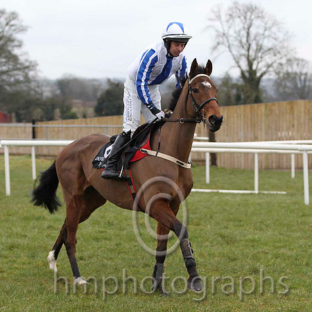 01 Seriatim & A P Thornton - winner (6, white, royal blue panel) - FT8E2217-12