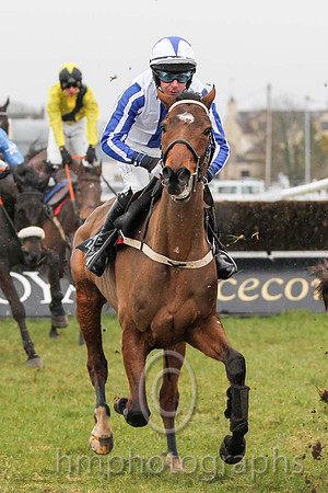 01 Seriatim & A P Thornton - winner (6, white, royal blue panel) - FT8E2235-24