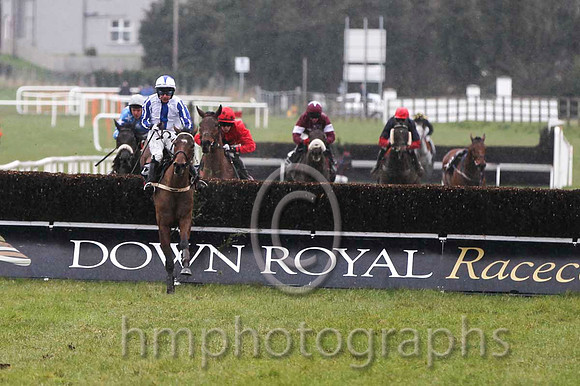 01 Seriatim & A P Thornton - winner (6, white, royal blue panel) - FT8E2245-28