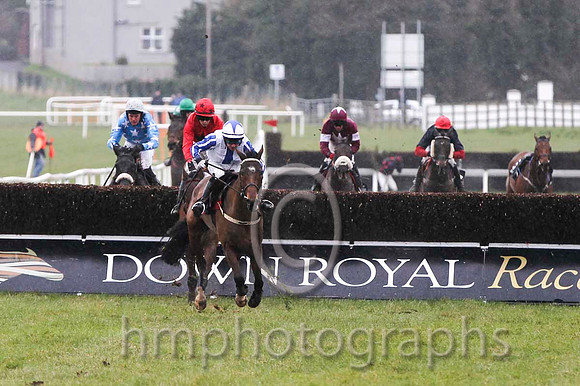 01 Seriatim & A P Thornton - winner (6, white, royal blue panel) - FT8E2247-30
