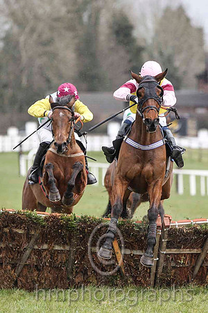 02 Pyrus Gold Wind & R C Colgan - 2nd (11, white, emerald green stars ) & 01 Monelissio & J S McGarvey - winner (10, yellow, maroon inverted triangle) - FT8E2094-42