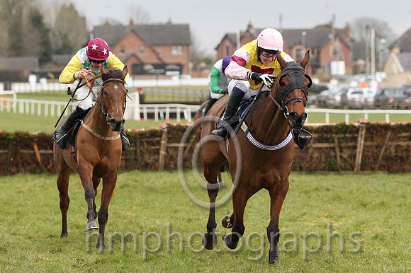 01 Monelissio & J S McGarvey - winner (10, yellow, maroon inverted triangle) - FT8E2100-46