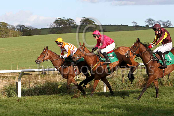 Little Dil & A E Lynch - 7th (9, orange and white chevrons) ,Griesenau & P Carberry - winner (3, cerise) & Bailey Street & S J Hassett - PU (1, maroon, maroon and yellow striped sleeves) - FT8E3341-e