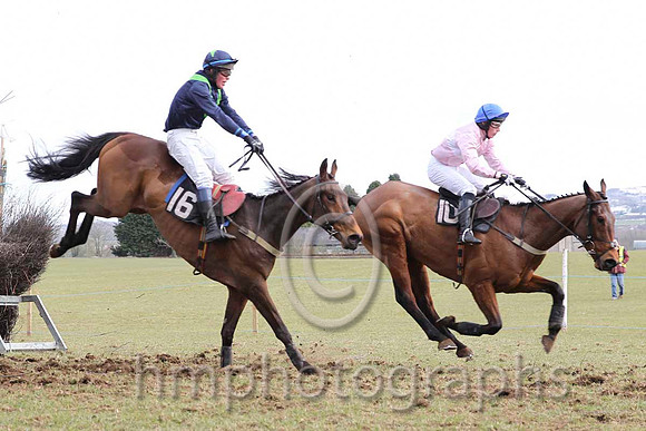 02 Wither Yenot & P E Turley - 2nd (16, dark blue, emerald green chevrons ) & 01 El Grande & J E Flynn - Winner (10, pink, white hoop) - - CU2D6814-48