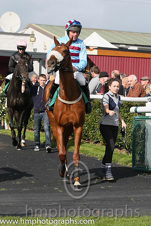 08th Gabriel Brandy ( 5 , light blue and maroon hoops ) and B.M. Cash - Trainer : Robert Alan Hennessy - Owner : W. Hennessy