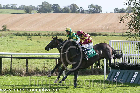 11th Ciankyle ( 3 , emerald green, yellow braces ) and C.D. Maxwell (3) - Trainer : P.Cluskey - Owner : Hugh Calvey