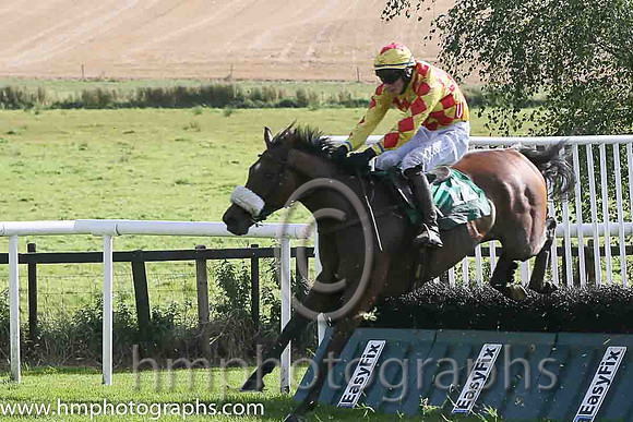13th Sulki Rose ( 14 , yellow and maroon diamonds ) and G.N. Fox (3) - Trainer : H.Fitzpatrick - Owner : H.Fitzpatrick