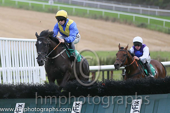 02nd Barrack Street ( 2 , royal blue, yellow chevrons ) and J.M. Moore (7) - Trainer : Keith Henry Clarke - Owner : Phoenix Bloodstock Syndicate