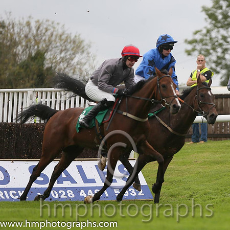 08th Trainspotting (GB) ( 9 , white, red chevrons on sleeves ) and R.C. Colgan - Trainer : Michael G. Cleary - Owner : Kilcock Racing Won Syndicate