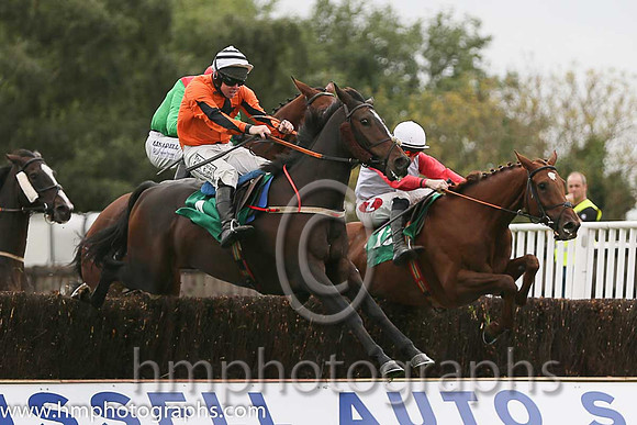 01st Sister Annie ( 12 , ehite, red sleeves ) and S.W. Flanagan - Trainer : John Laurence Cullen - Owner : Mrs Riona Molony
