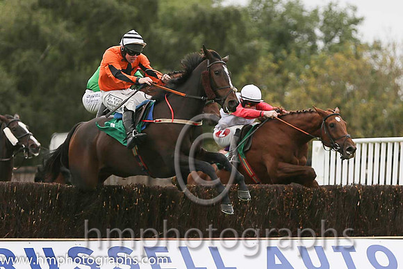 01st Sister Annie ( 12 , ehite, red sleeves ) and S.W. Flanagan - Trainer : John Laurence Cullen - Owner : Mrs Riona Molony