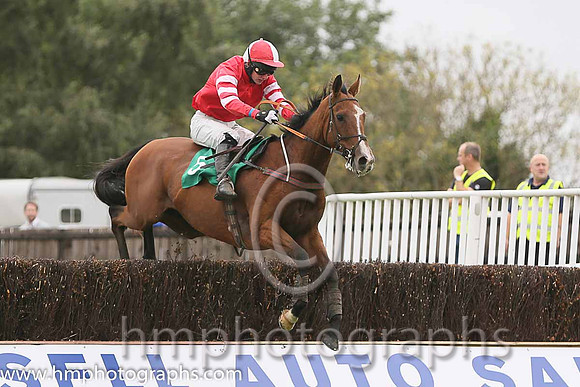 11th Vinniespride ( 5 , red, red and white hooped sleeves ) and D.R. Fox (3) - Trainer : Mark Michael McNiff - Owner : Vincent M. Foley