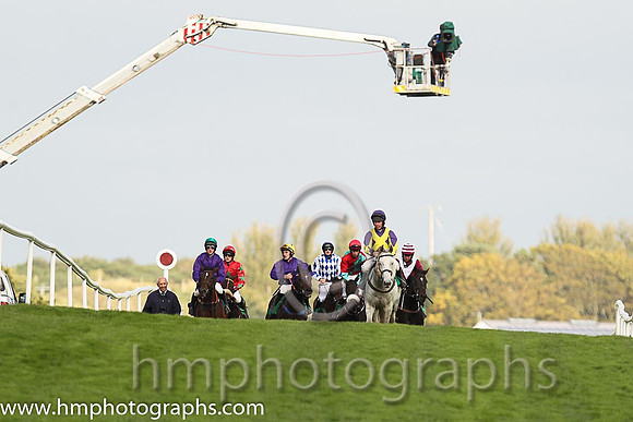 07th Nimble Nell ( 5 , purple, yellow cross sashes ) and A.E. Lynch - Trainer : Raymond Hurley - Owner : James Anthony Casey