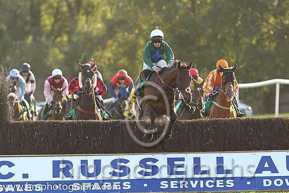 07th Tomcoole Lad ( 10 , dark green , royal blue diamond ) and B.R. Dalton (3) - Trainer : L. Byrne - Owner : Donal Doyle