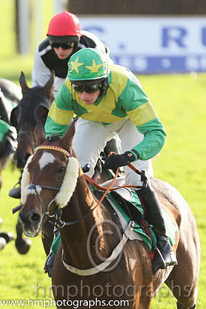 05th Captain Luke ( 6 , emerald green, yellow cross sashes ) and M.P. Fogarty - Trainer : G.T.Lynch - Owner : Mrs Mary T.Kelly