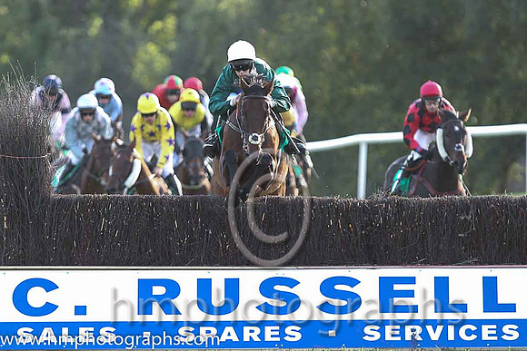 07th Tomcoole Lad ( 10 , dark green , royal blue diamond ) and B.R. Dalton (3) - Trainer : L. Byrne - Owner : Donal Doyle