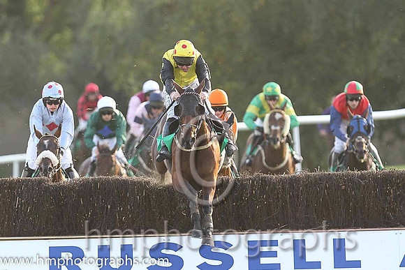 01st Killeen Elegance ( 8 , yellow, black sleeves ) and A.E. Lynch - Trainer : Ms Claire O'Connell - Owner : J. A. O'Connell/Mrs Berna O'Sullivan