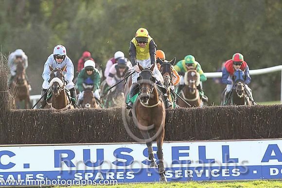 01st Killeen Elegance ( 8 , yellow, black sleeves ) and A.E. Lynch - Trainer : Ms Claire O'Connell - Owner : J. A. O'Connell/Mrs Berna O'Sullivan