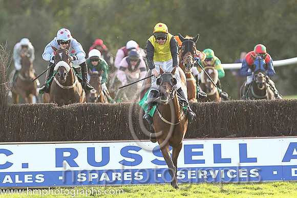 01st Killeen Elegance ( 8 , yellow, black sleeves ) and A.E. Lynch - Trainer : Ms Claire O'Connell - Owner : J. A. O'Connell/Mrs Berna O'Sullivan