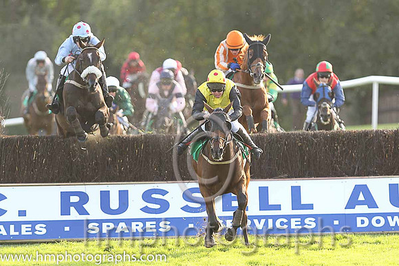 01st Killeen Elegance ( 8 , yellow, black sleeves ) and A.E. Lynch - Trainer : Ms Claire O'Connell - Owner : J. A. O'Connell/Mrs Berna O'Sullivan