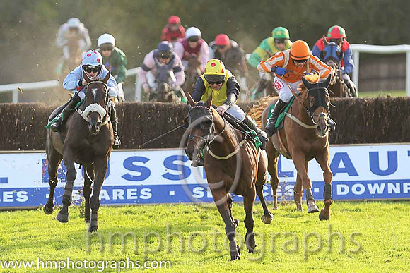 01st Killeen Elegance ( 8 , yellow, black sleeves ) and A.E. Lynch - Trainer : Ms Claire O'Connell - Owner : J. A. O'Connell/Mrs Berna O'Sullivan
