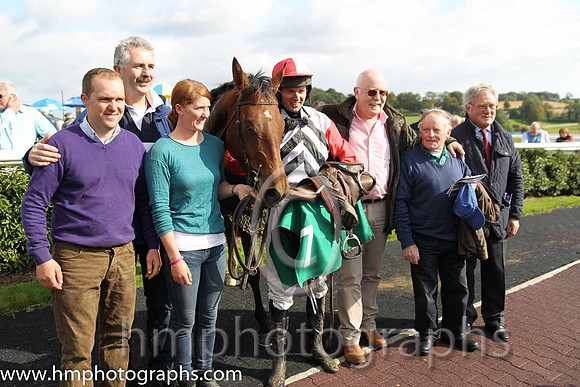 01st Urban Dusk ( 7 , white  black chevrons ) and D.R. Fox (3) - Trainer : Mark Michael McNiff - Owner : Sligo Racing Club