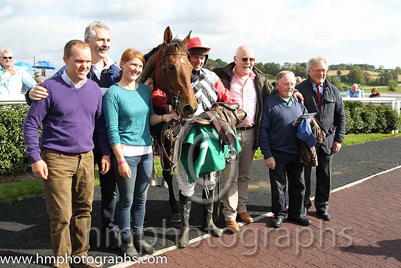 01st Urban Dusk ( 7 , white  black chevrons ) and D.R. Fox (3) - Trainer : Mark Michael McNiff - Owner : Sligo Racing Club