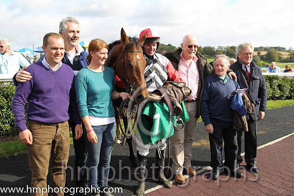 01st Urban Dusk ( 7 , white  black chevrons ) and D.R. Fox (3) - Trainer : Mark Michael McNiff - Owner : Sligo Racing Club