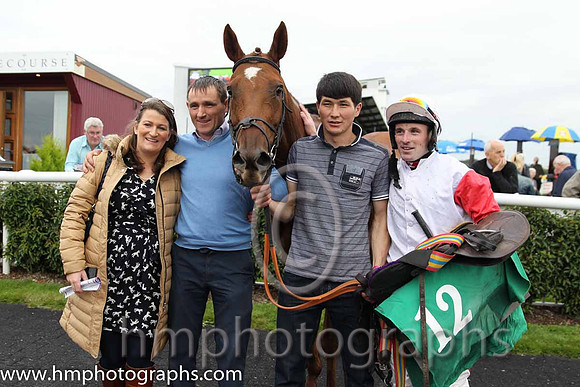 01st Sister Annie ( 12 , ehite, red sleeves ) and S.W. Flanagan - Trainer : John Laurence Cullen - Owner : Mrs Riona Molony