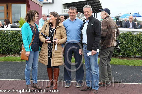 01st Sister Annie ( 12 , ehite, red sleeves ) and S.W. Flanagan - Trainer : John Laurence Cullen - Owner : Mrs Riona Molony