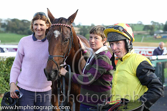 01st Killeen Elegance ( 8 , yellow, black sleeves ) and A.E. Lynch - Trainer : Ms Claire O'Connell - Owner : J. A. O'Connell/Mrs Berna O'Sullivan