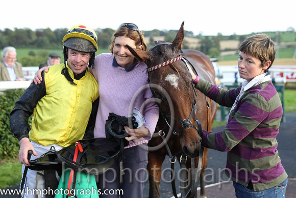 01st Killeen Elegance ( 8 , yellow, black sleeves ) and A.E. Lynch - Trainer : Ms Claire O'Connell - Owner : J. A. O'Connell/Mrs Berna O'Sullivan
