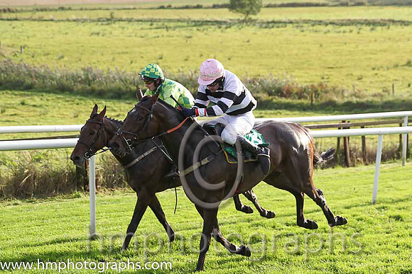 09th PU Zagnzig ( 8 , black  white hoops ) and N. Gault (7) - Trainer : W J Bryson - Owner : John Bryson